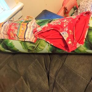 Girls 2 piece  Swimsuit 👙 floral 🌺 O'Neil size 8